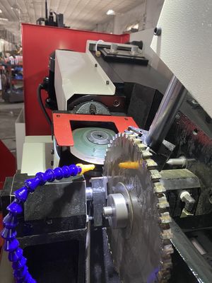 Máy nghiền lưỡi cưa CNC cứng TCT Máy nghiền hoàn toàn tự động